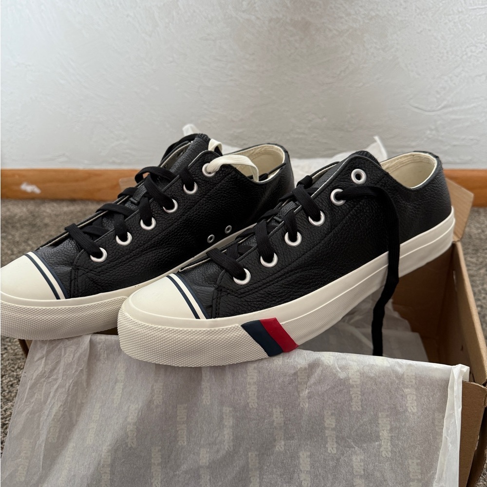 Classic Black and White Men's Sneakers